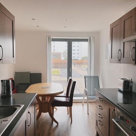 Stunning Waterfront Western Harbour Apartment エディンバラ エクステリア 写真