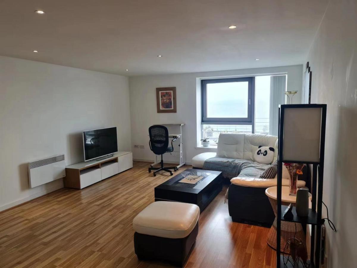 Stunning Waterfront Western Harbour Apartment エディンバラ エクステリア 写真