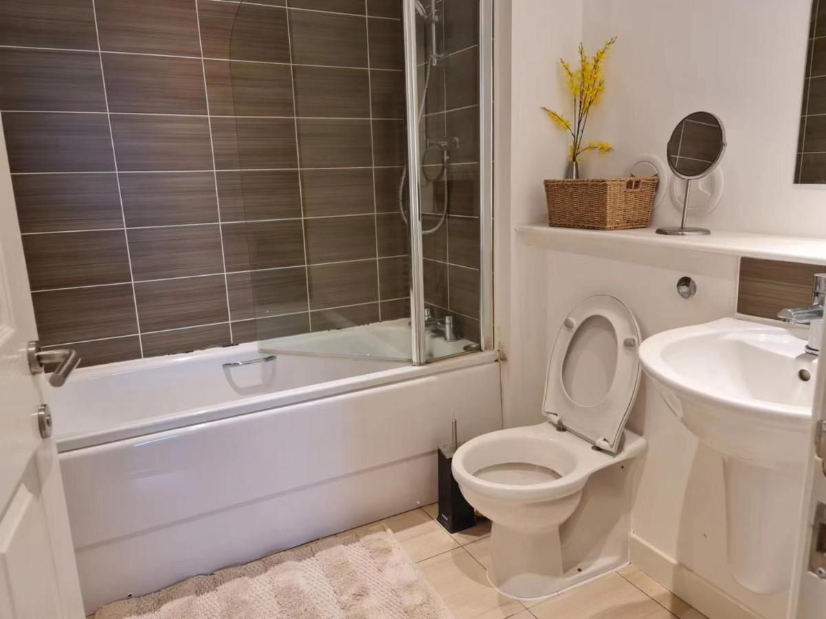 Stunning Waterfront Western Harbour Apartment エディンバラ エクステリア 写真