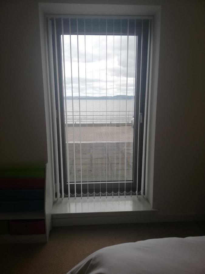 Stunning Waterfront Western Harbour Apartment エディンバラ エクステリア 写真