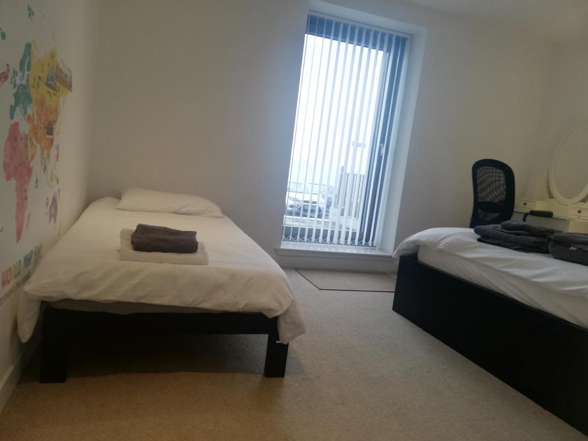 Stunning Waterfront Western Harbour Apartment エディンバラ エクステリア 写真