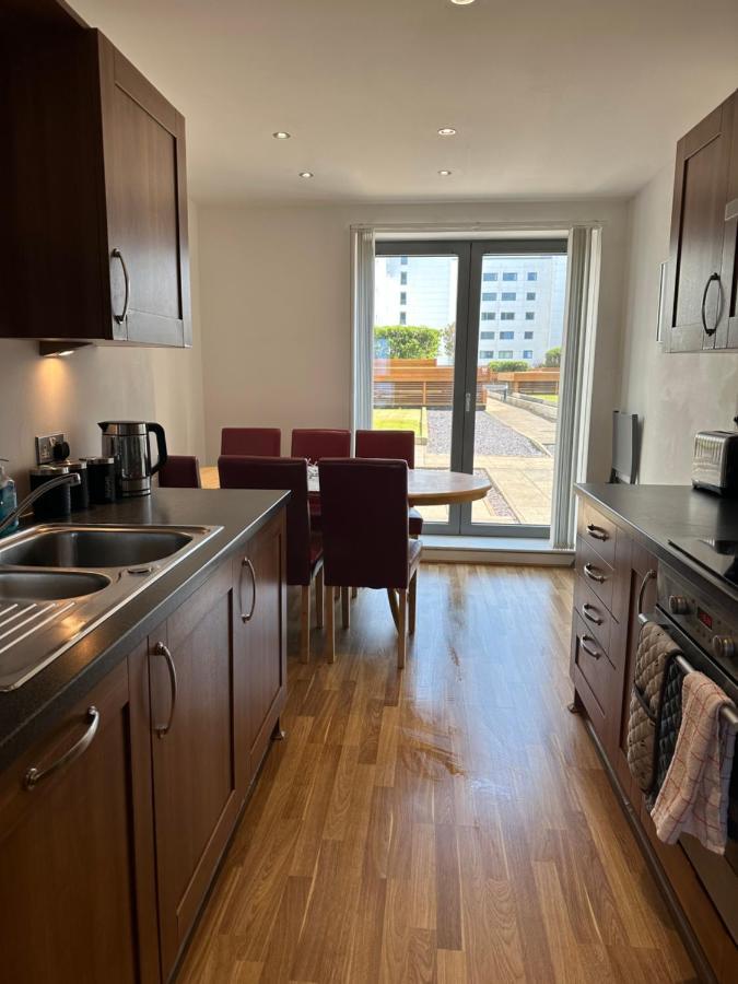 Stunning Waterfront Western Harbour Apartment エディンバラ エクステリア 写真
